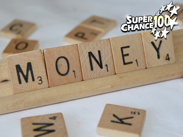 Mot "Money" écrit au Scrabble